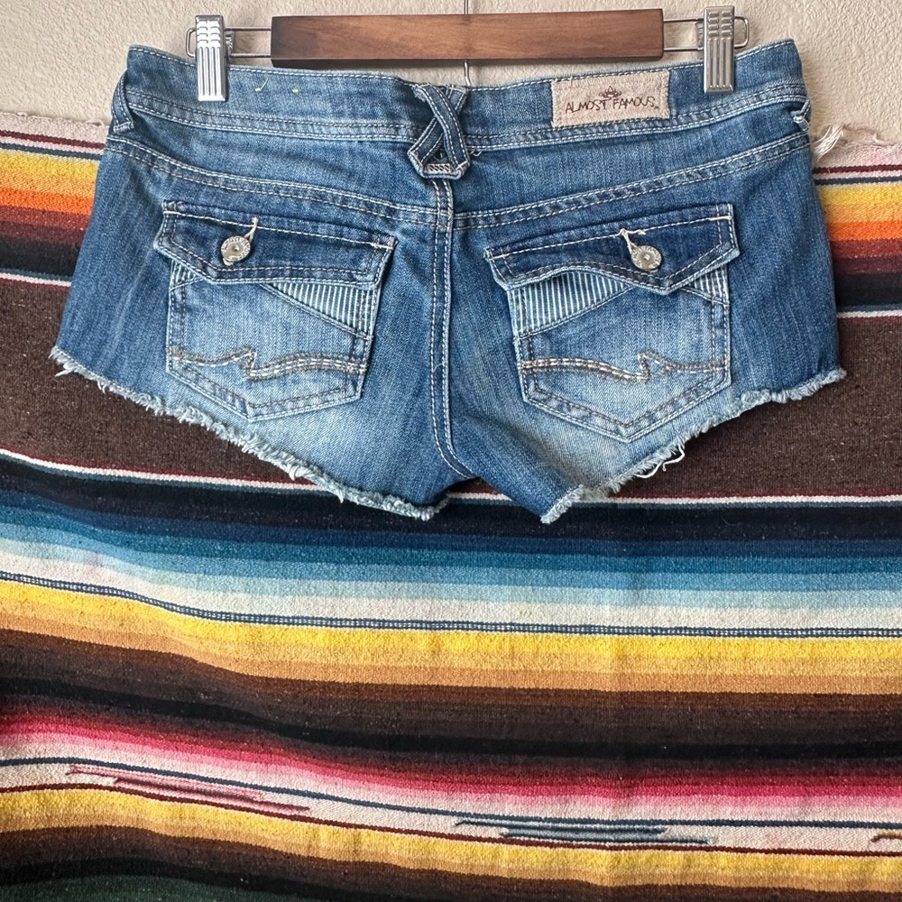 Shorts - Picture 2 of 4